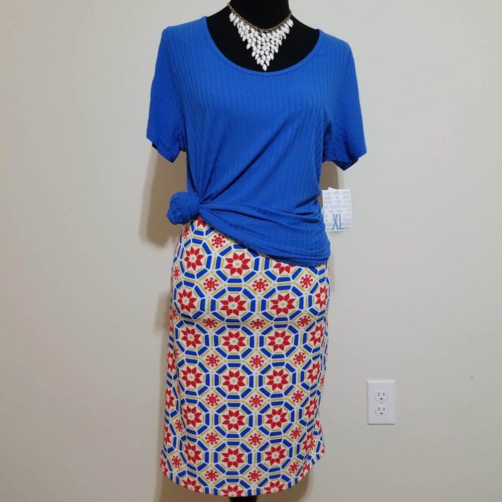 BNWT LuLaRoe Outfit XL Classic and XL Cassie